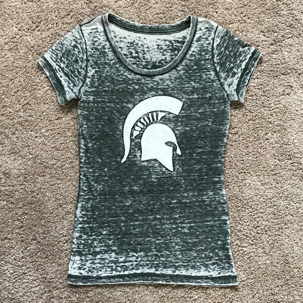 Fitted Michigan State University (MSU) T-Shirt! ❤️